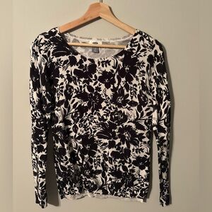 Old Navy floral print black and white crew neck sweater